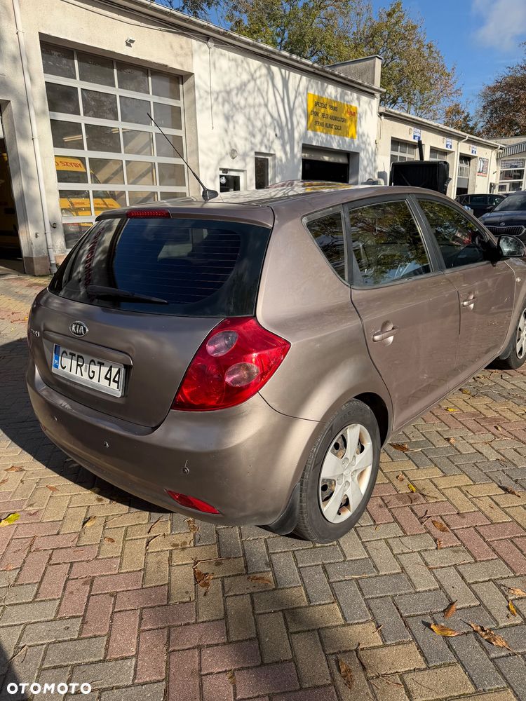 Kia Ceed - 8