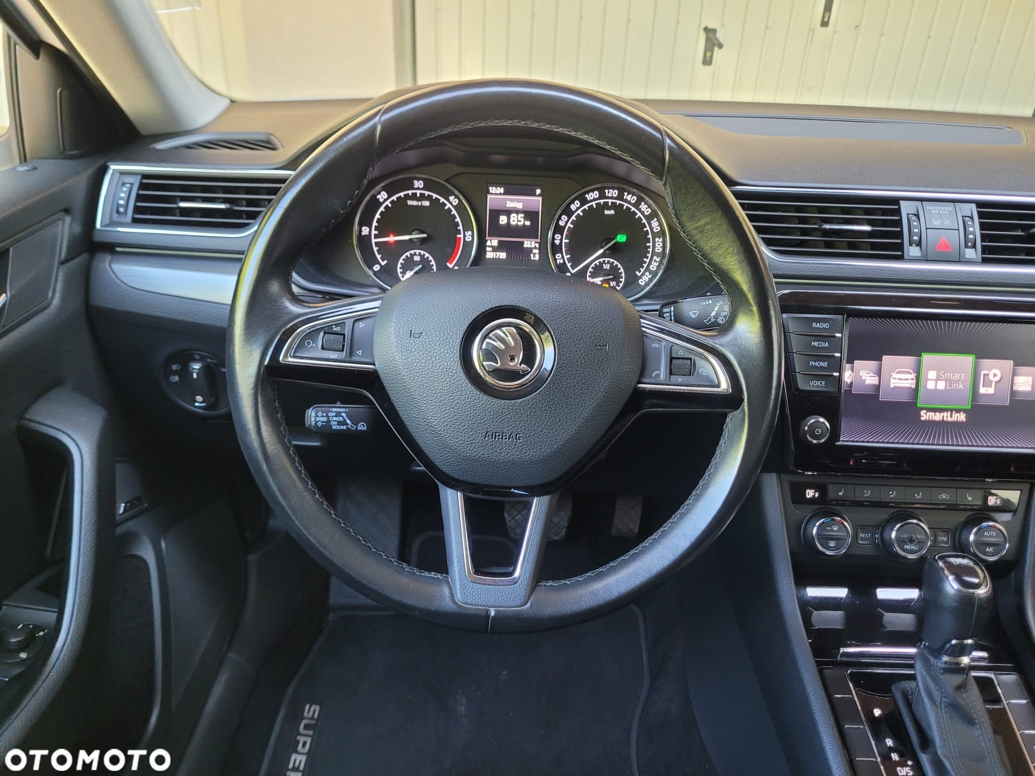 Skoda Superb 2.0 TDI DSG Premium Edition - 38