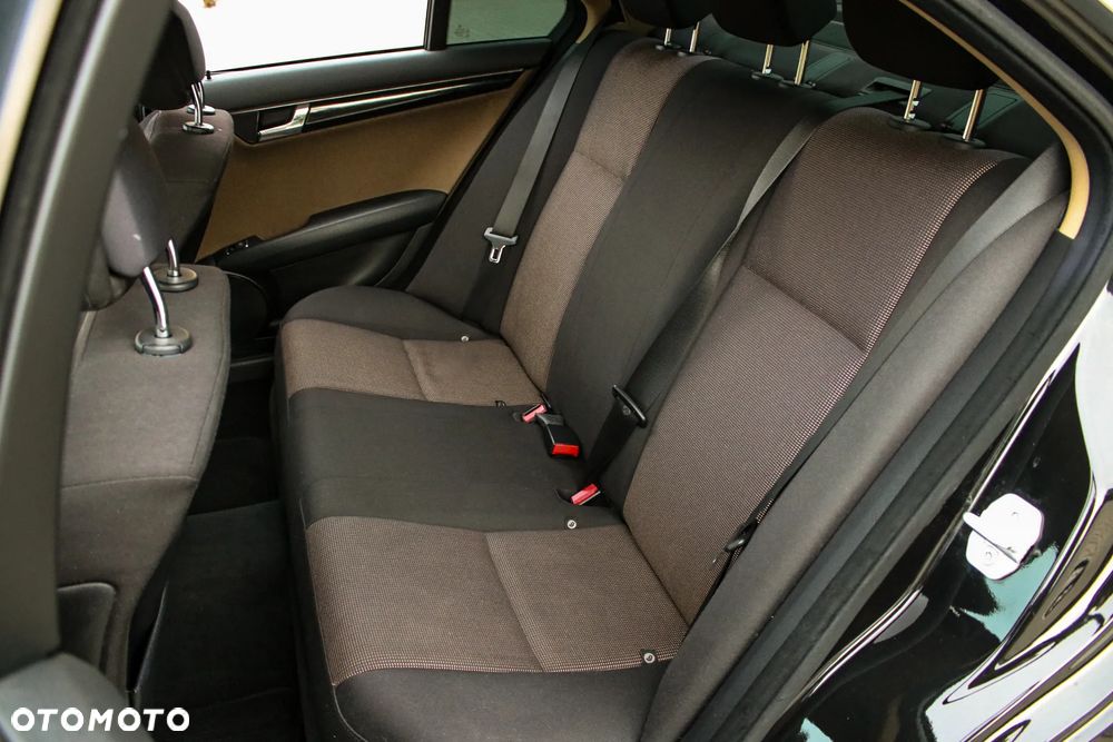 Mercedes-Benz Klasa C 220 CDI Elegance - 28