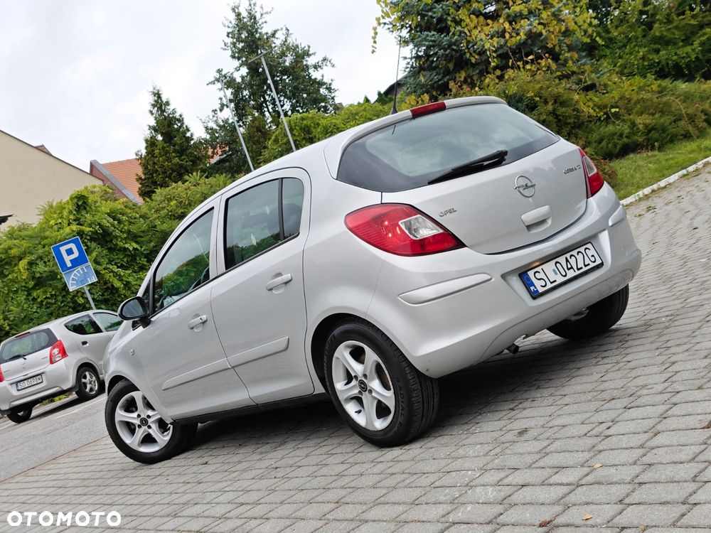 Opel Corsa 1.2 16V Cosmo - 21