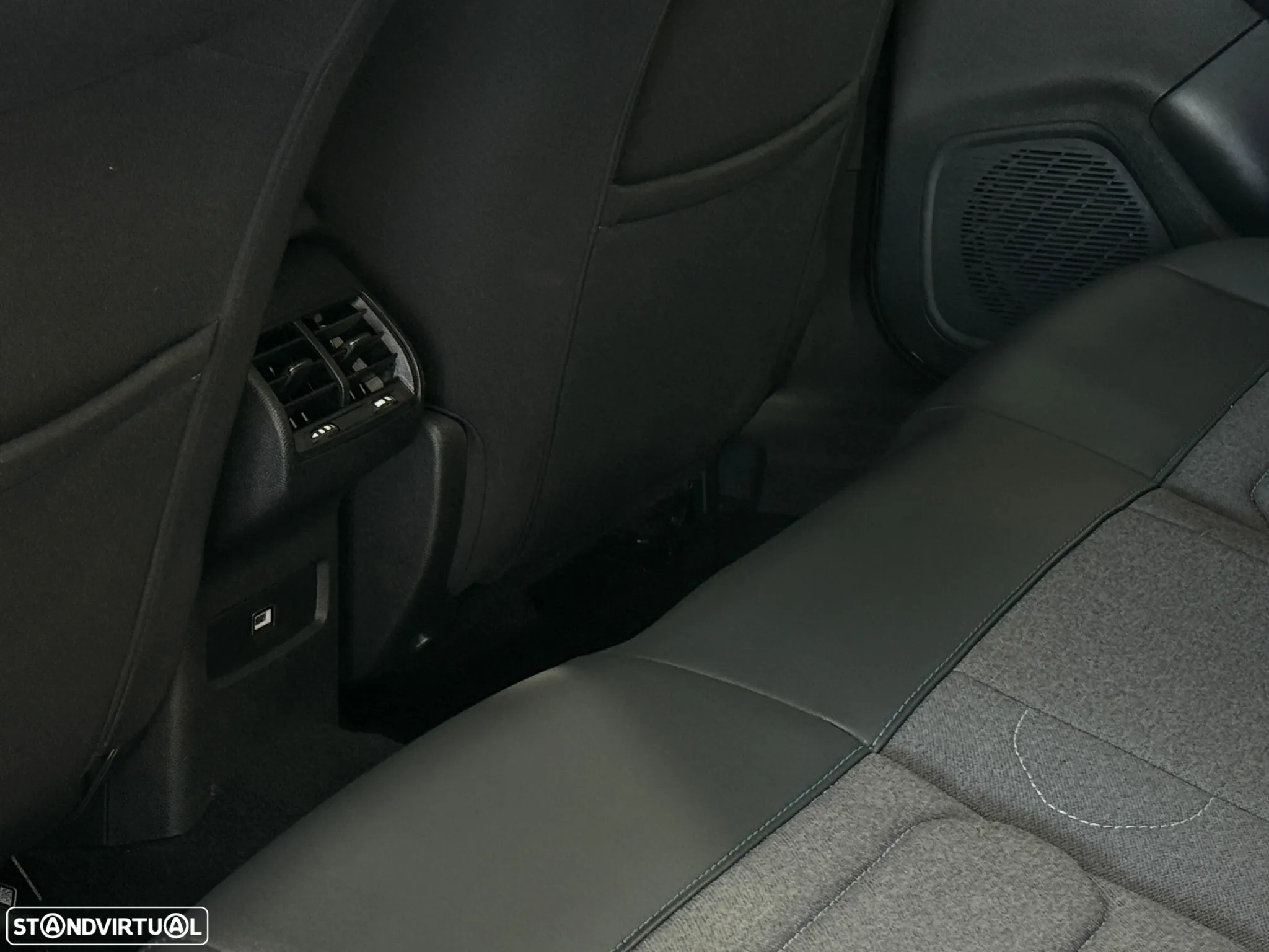 Citroën C4 X 1.2 PureTech Plus EAT8 - 28