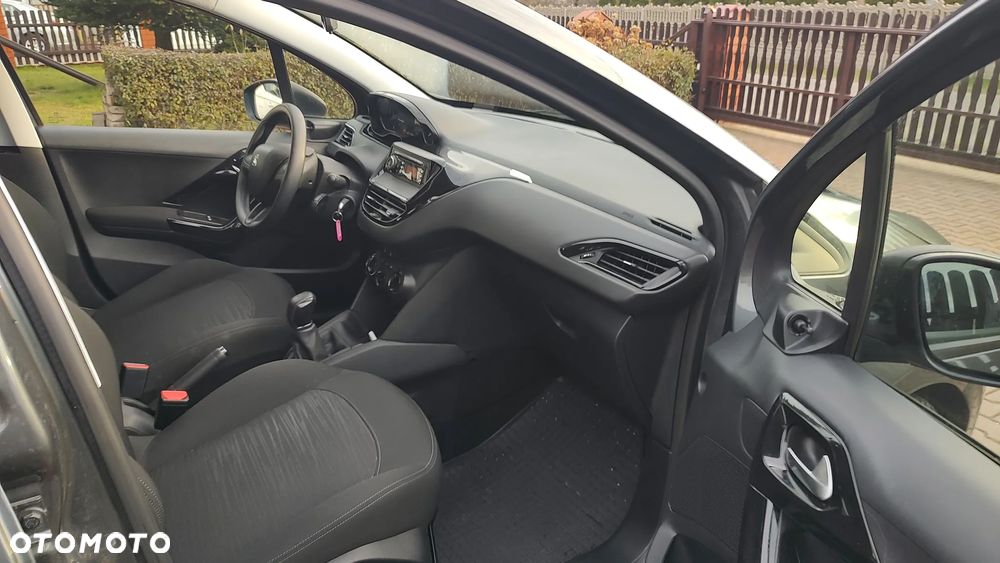 Peugeot 208 - 12