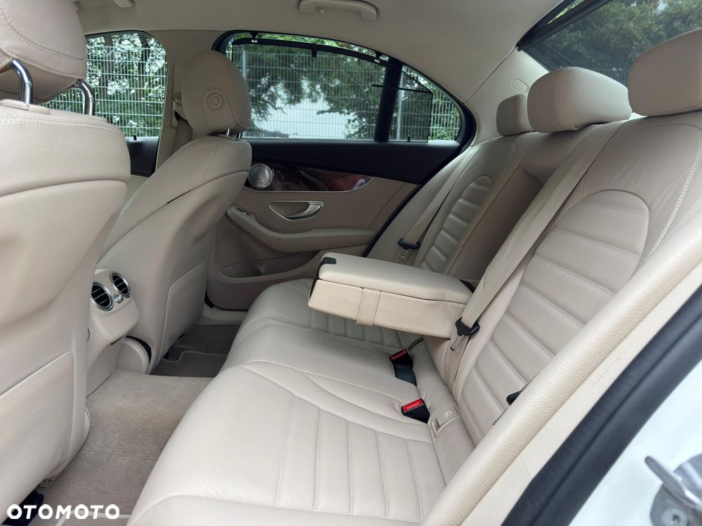 Mercedes-Benz Klasa C 200 4-Matic 7G-TRONIC - 29