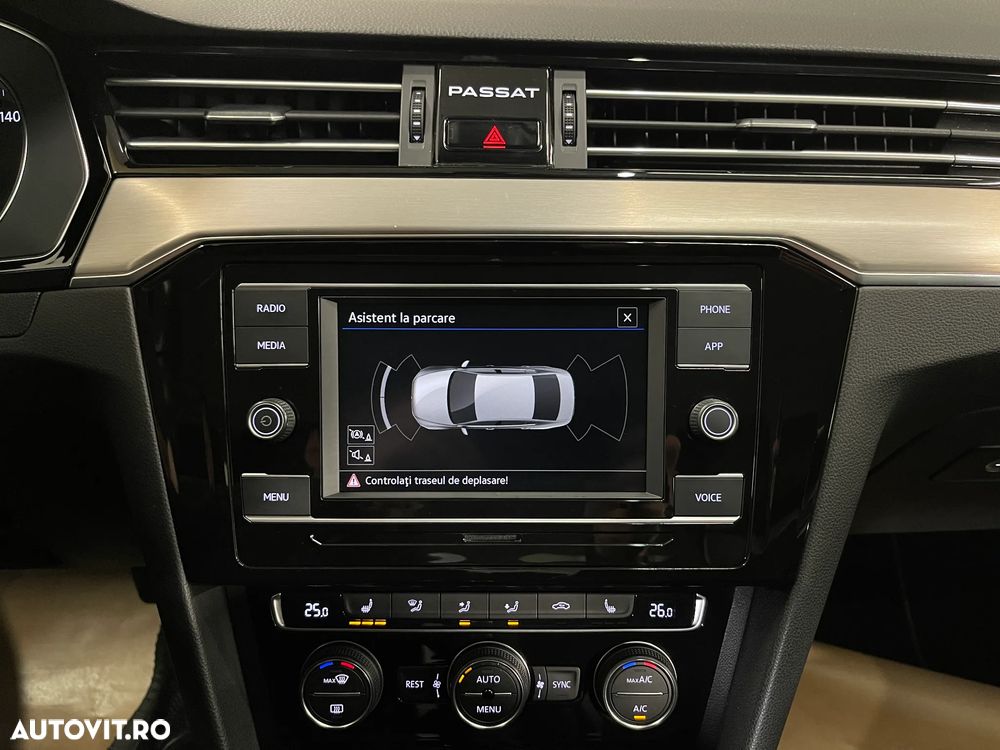 Volkswagen Passat 2.0 TDI DSG Highline - 13