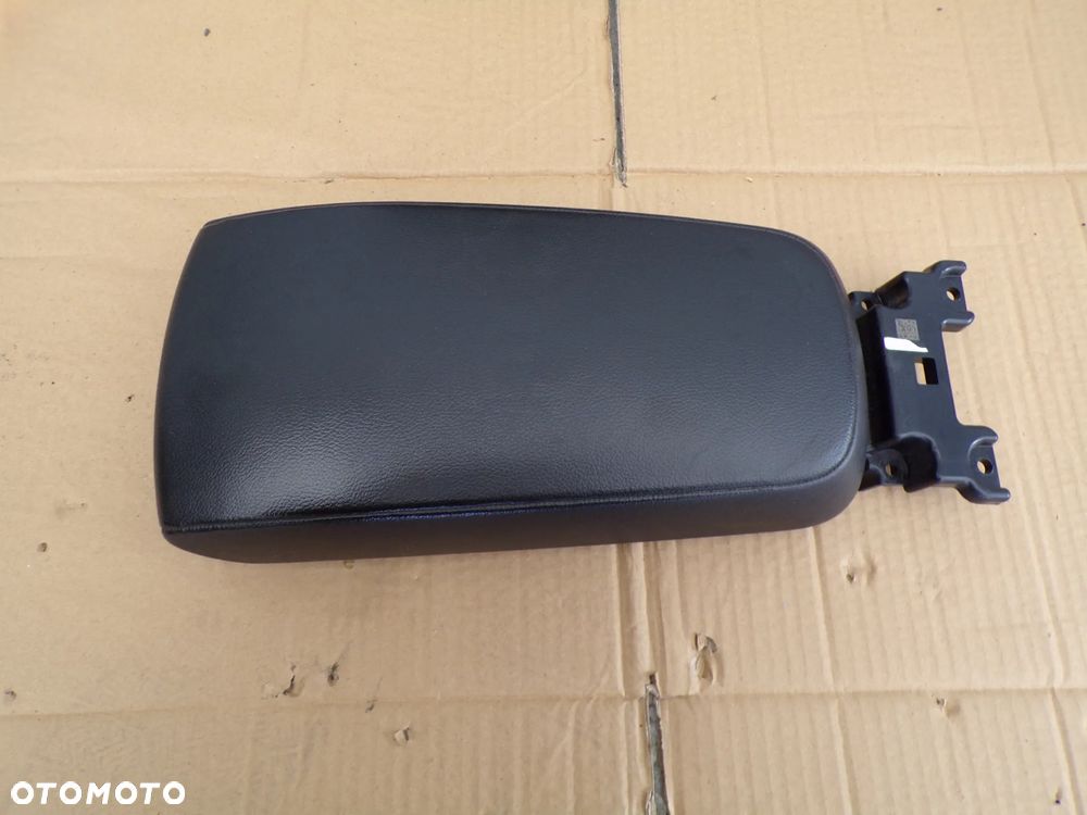 PODŁOKIETNIK VOLVO XC40 II - 1