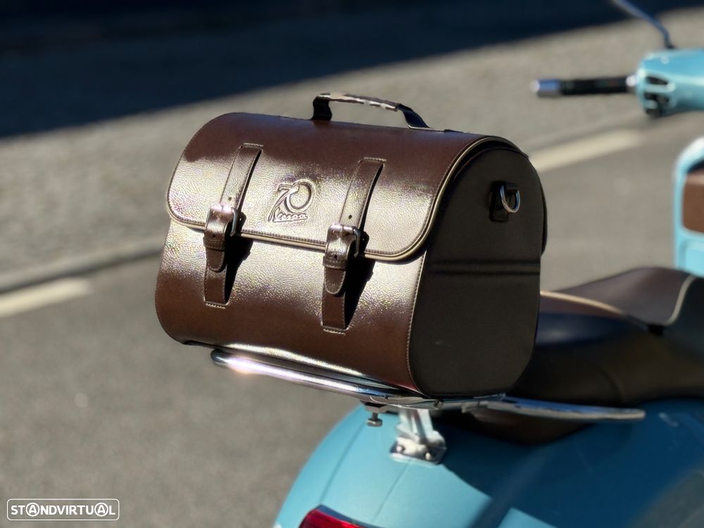 Vespa GTS Super Blue Azzurro 70 anni - 13