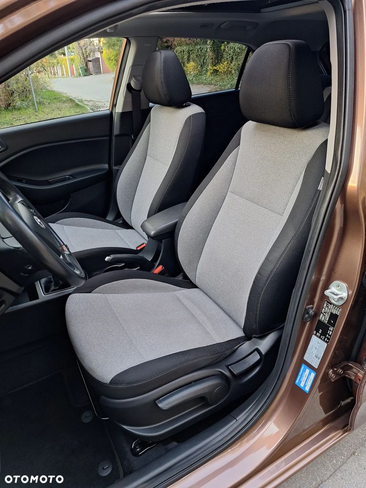 Hyundai i20 1.4 YES Gold - 24