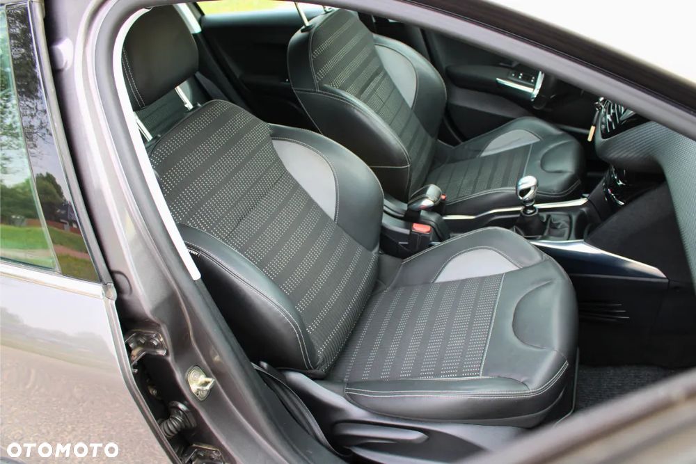 Peugeot 2008 1.6 e-HDi Allure S&S - 19
