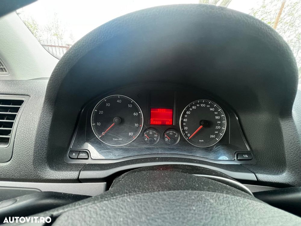 Volkswagen Golf - 6