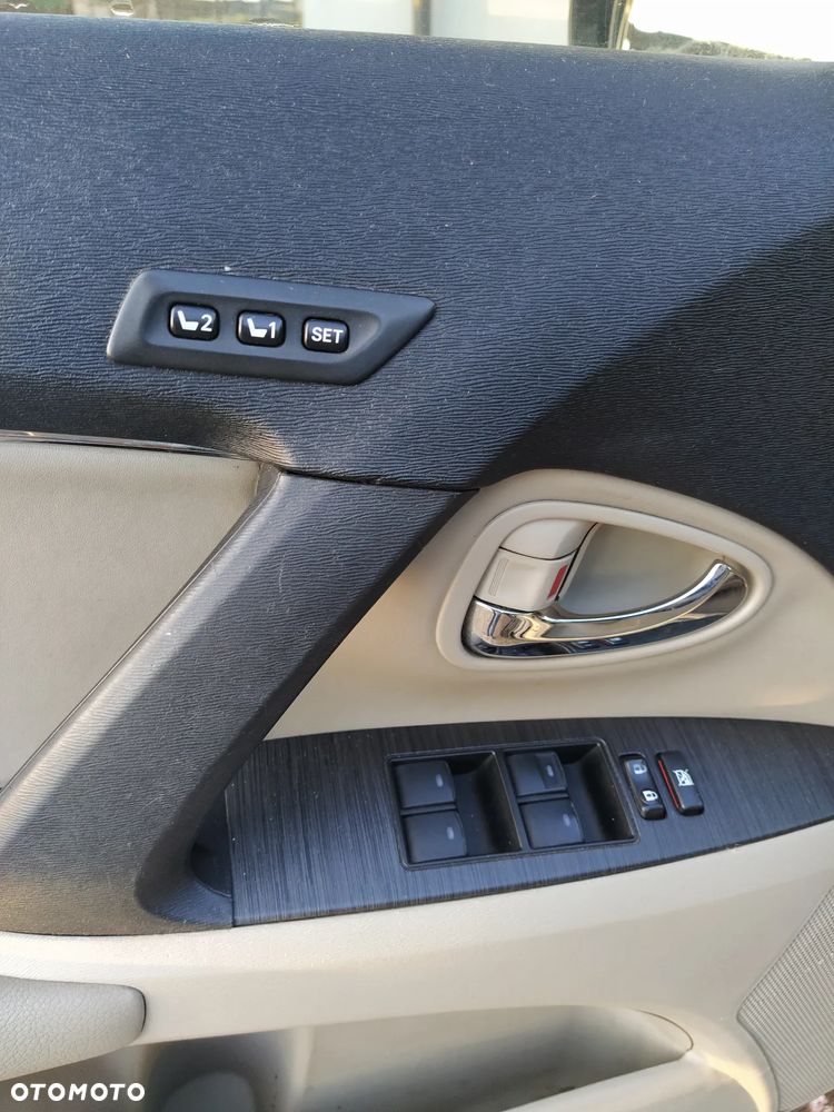 Toyota Avensis 2.0 D-4D - 16