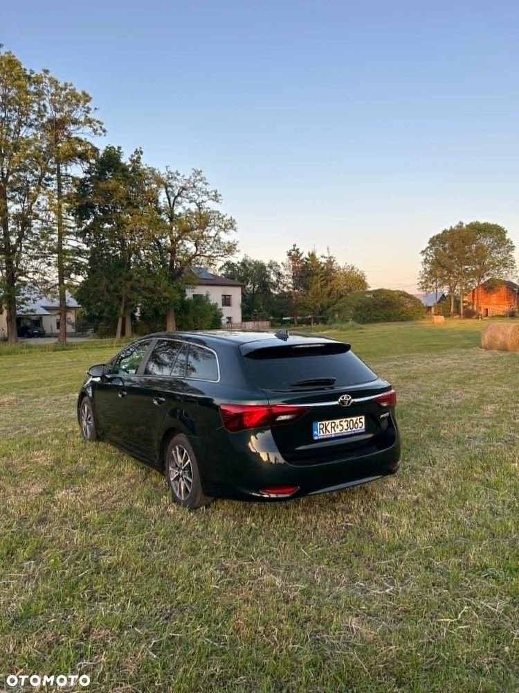 Toyota Avensis 2.0 Premium MS - 15