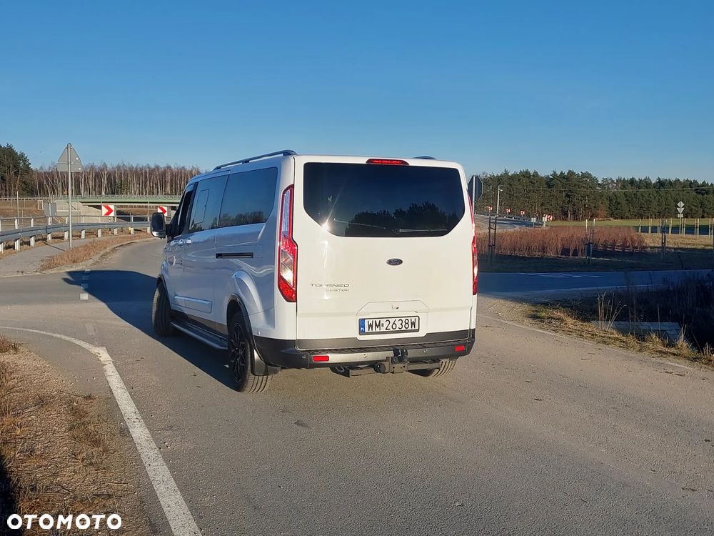 Ford Tourneo Custom - 11
