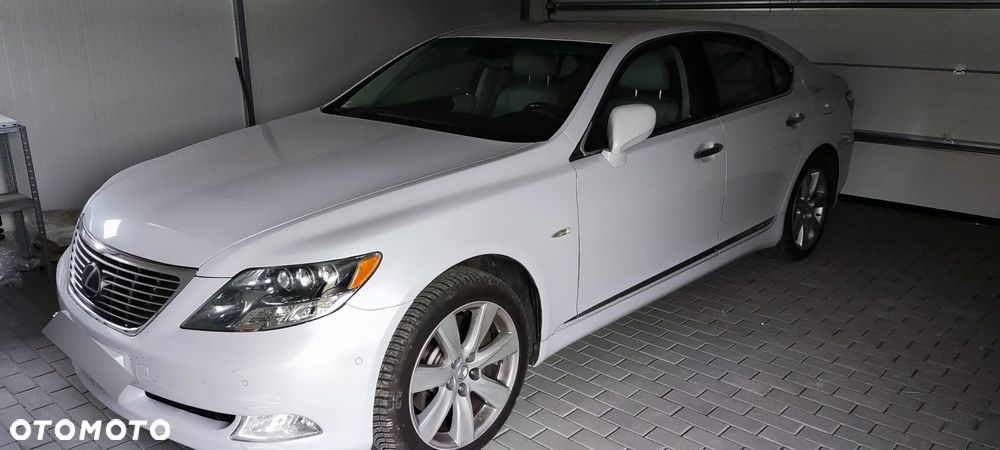 Lexus LS - 13