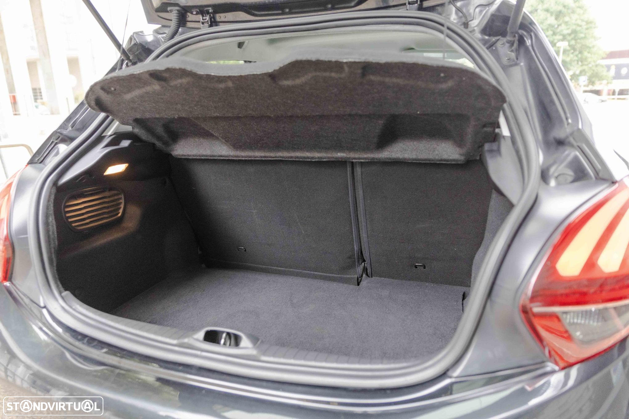 Peugeot 208 1.2 PureTech Active - 17