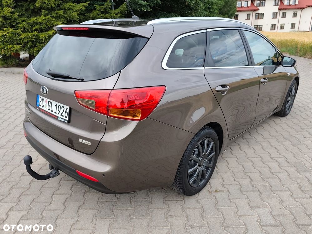 Kia Ceed 1.6 CRDi 128 Fifa World Cup Edition - 23
