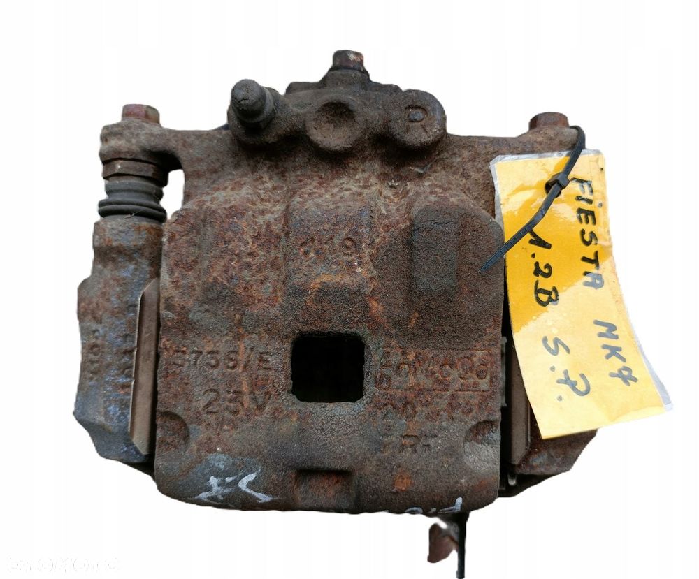 FORD FIESTA MK7 08-17 r. 1,2 B ZACISK HAMULCOWY Z JARZMEM PRAWY PRZÓD + - 1