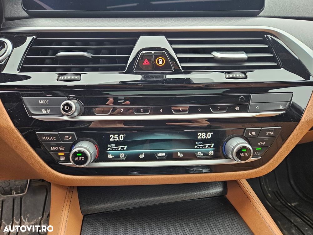 BMW Seria 5 530i xDrive AT MHEV - 10