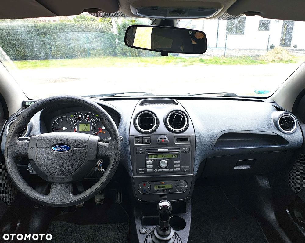 Ford Fiesta 1.3 Ambiente - 23