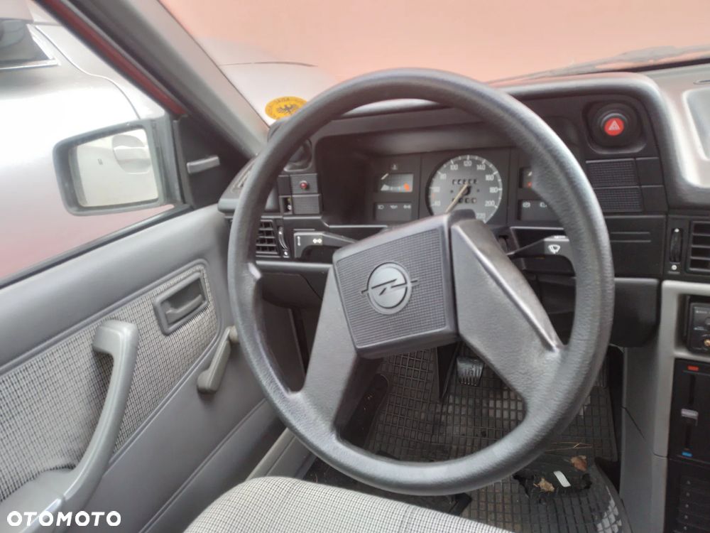 OPEL KADETT E SEDAN  84-89  1.6  ALTERNATOR - 21