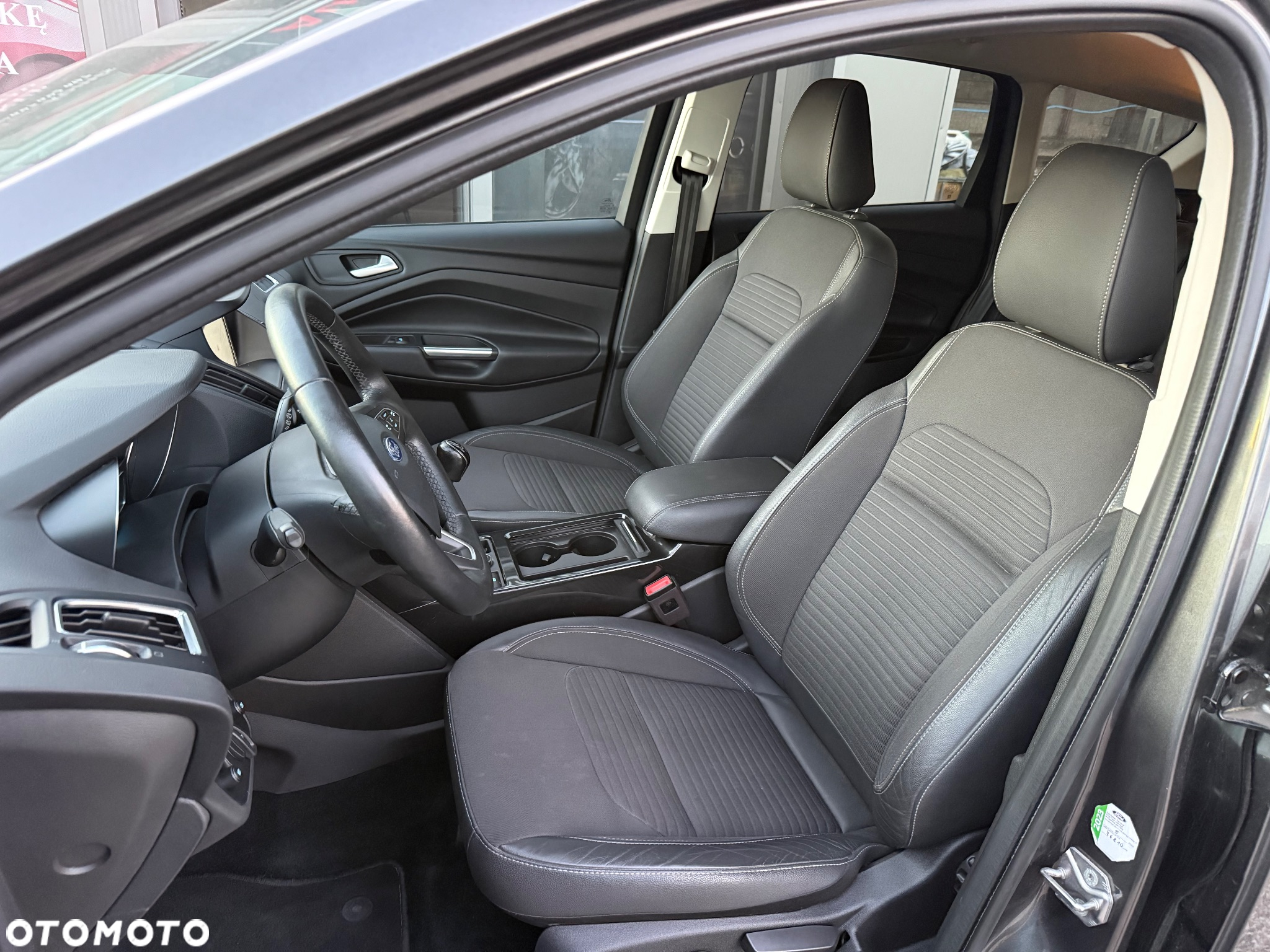 Ford Kuga 1.5 EcoBoost 2x4 Titanium - 29