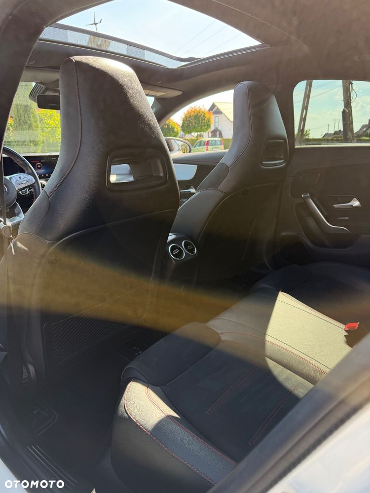 Mercedes-Benz CLA 200 4-Matic AMG Line 8G-DCT - 24