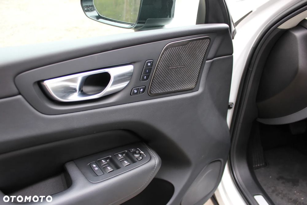 Volvo XC 60 B5 B AWD Geartronic RDesign - 19