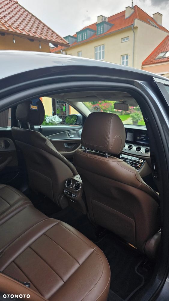 Mercedes-Benz Klasa E 220 d 4-Matic 9G-TRONIC - 18
