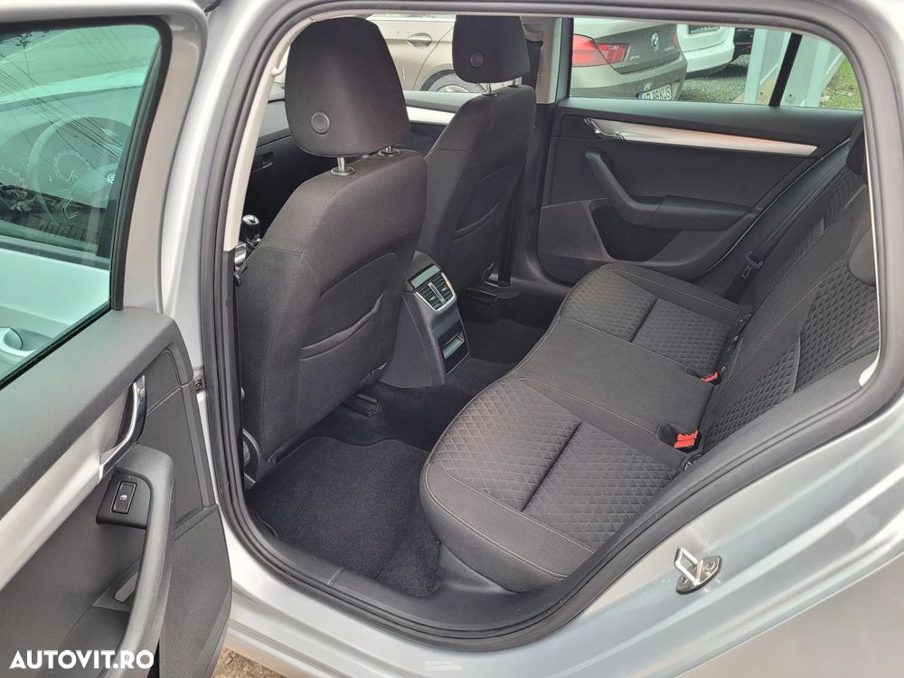Skoda Octavia 1.6 TDI Active - 9