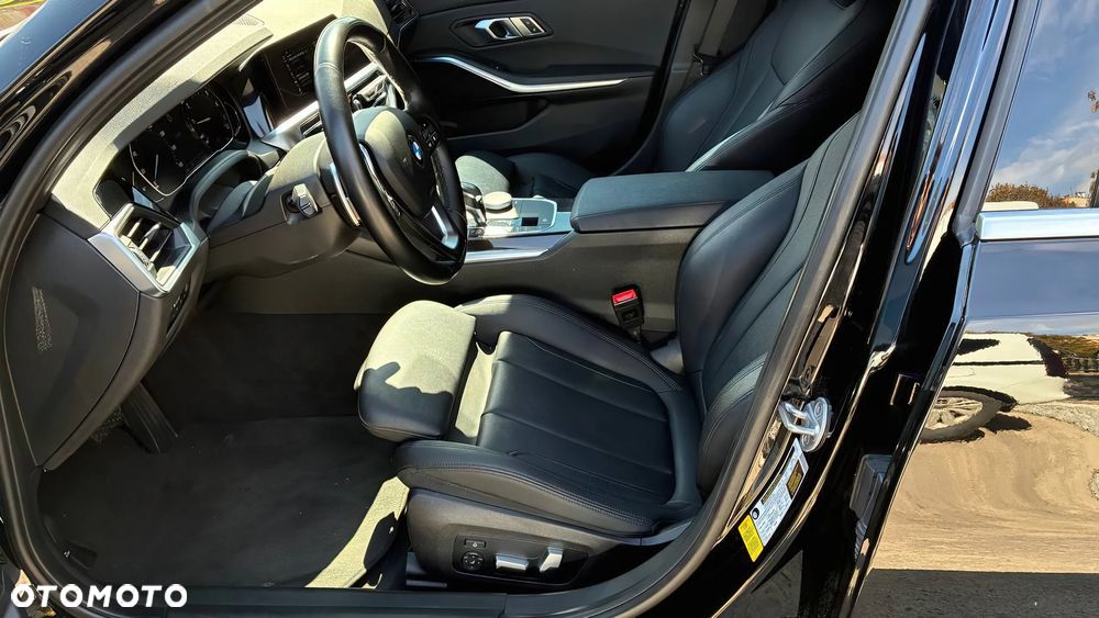 BMW Seria 3 330i xDrive - 7