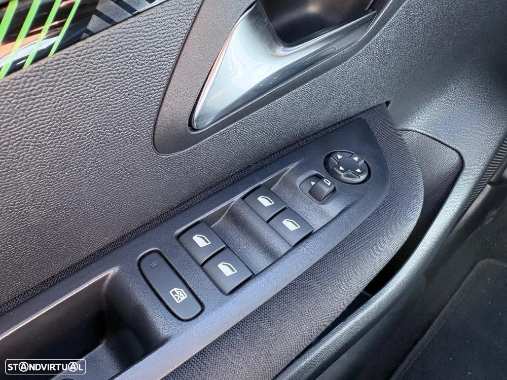 Peugeot 208 1.2 PureTech Active Pack - 32
