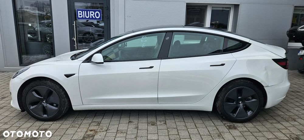 Tesla Model 3 - 3