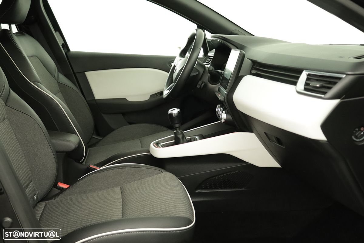 Renault Clio 1.0 TCe Techno Bi-Fuel - 23