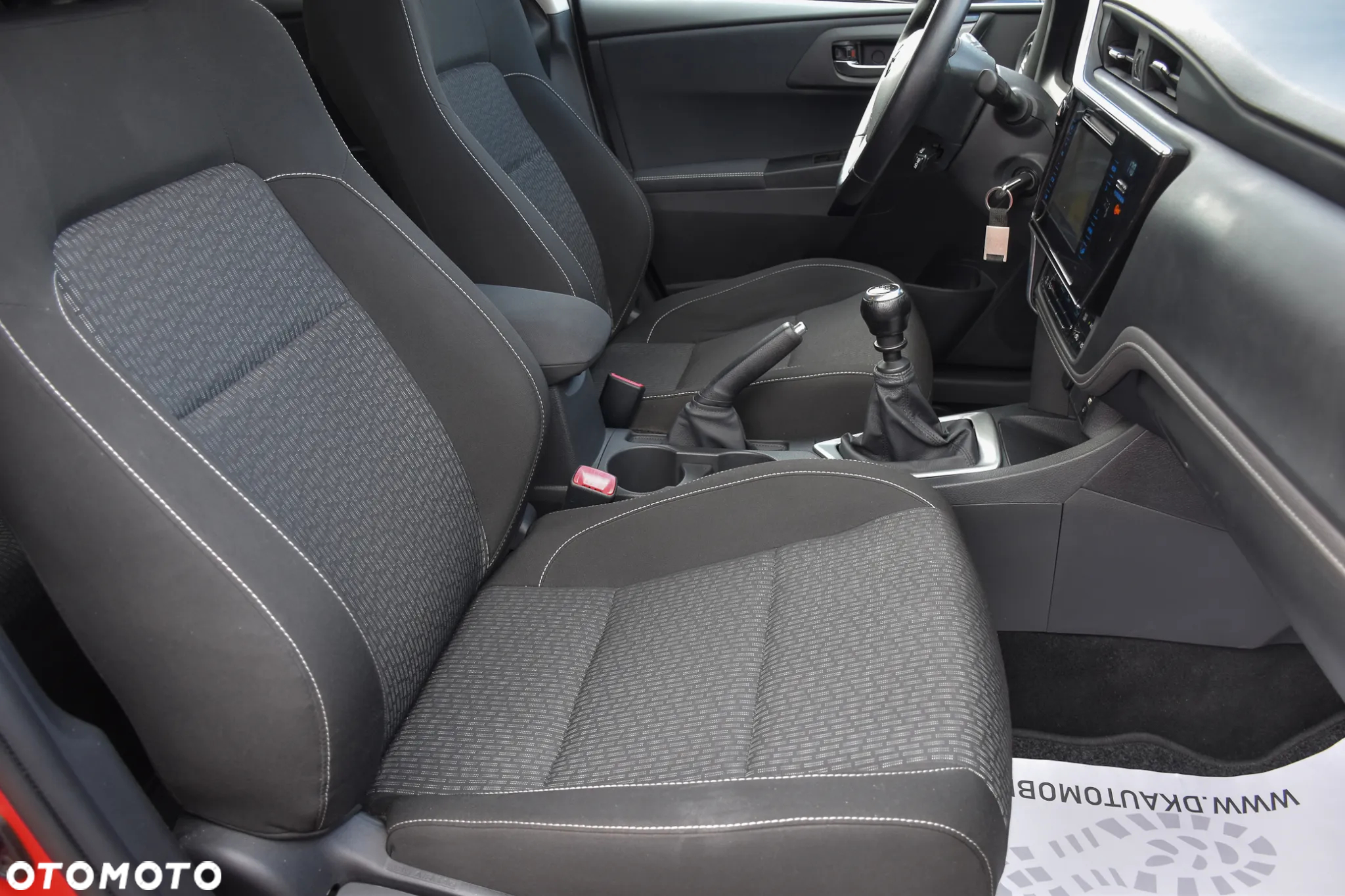 Toyota Auris 1.6 Premium + - 25