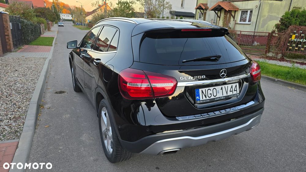 Mercedes-Benz GLA 200 7G-DCT AMG Line - 11