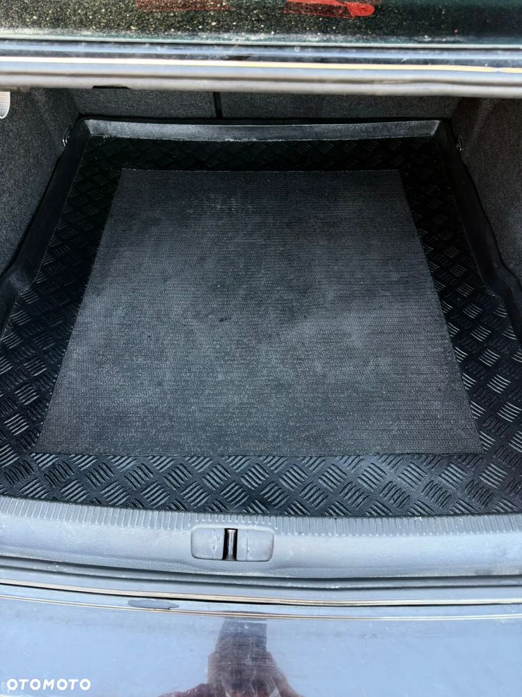 Volkswagen Passat 2.0 TDI DPF Highline - 11