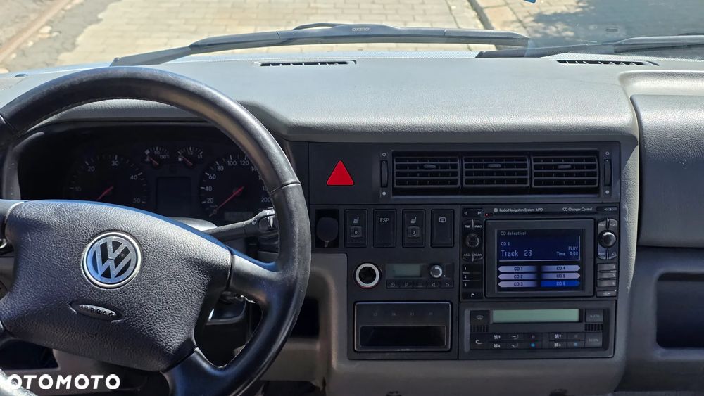 Volkswagen Multivan - 13