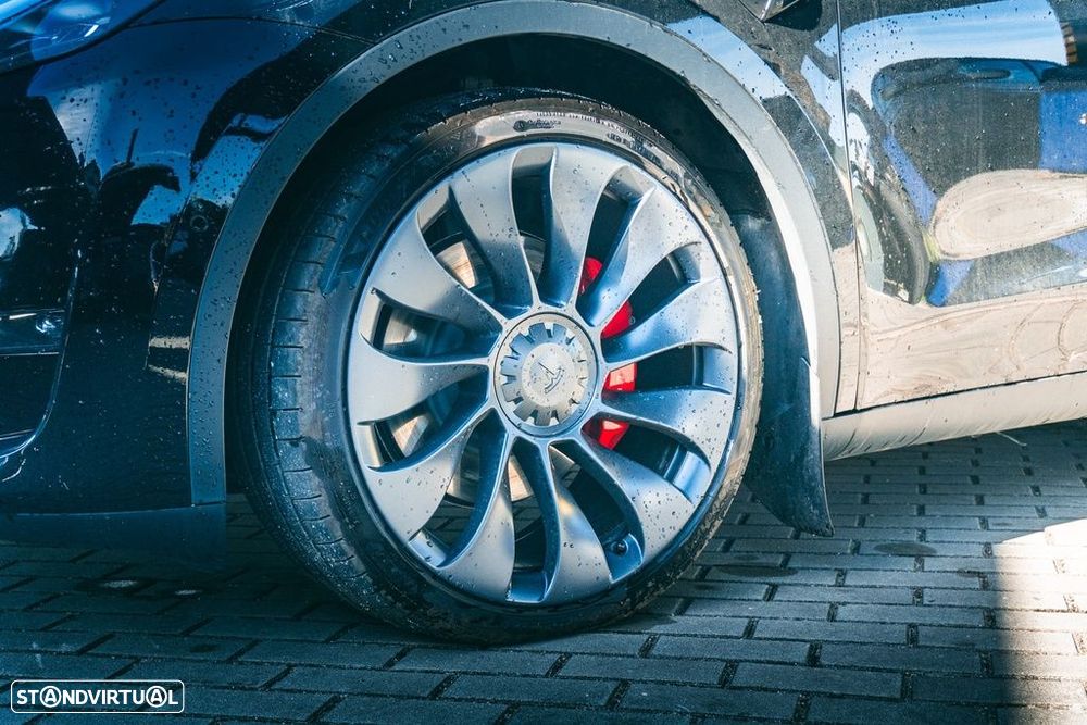 Tesla Model Y Performance Dual Motor AWD - 9