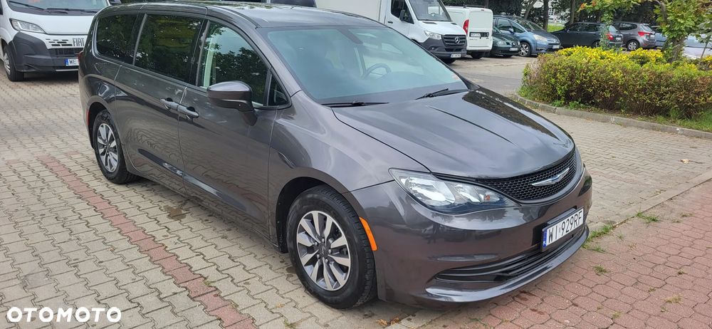Chrysler Pacifica 2018 photo 2