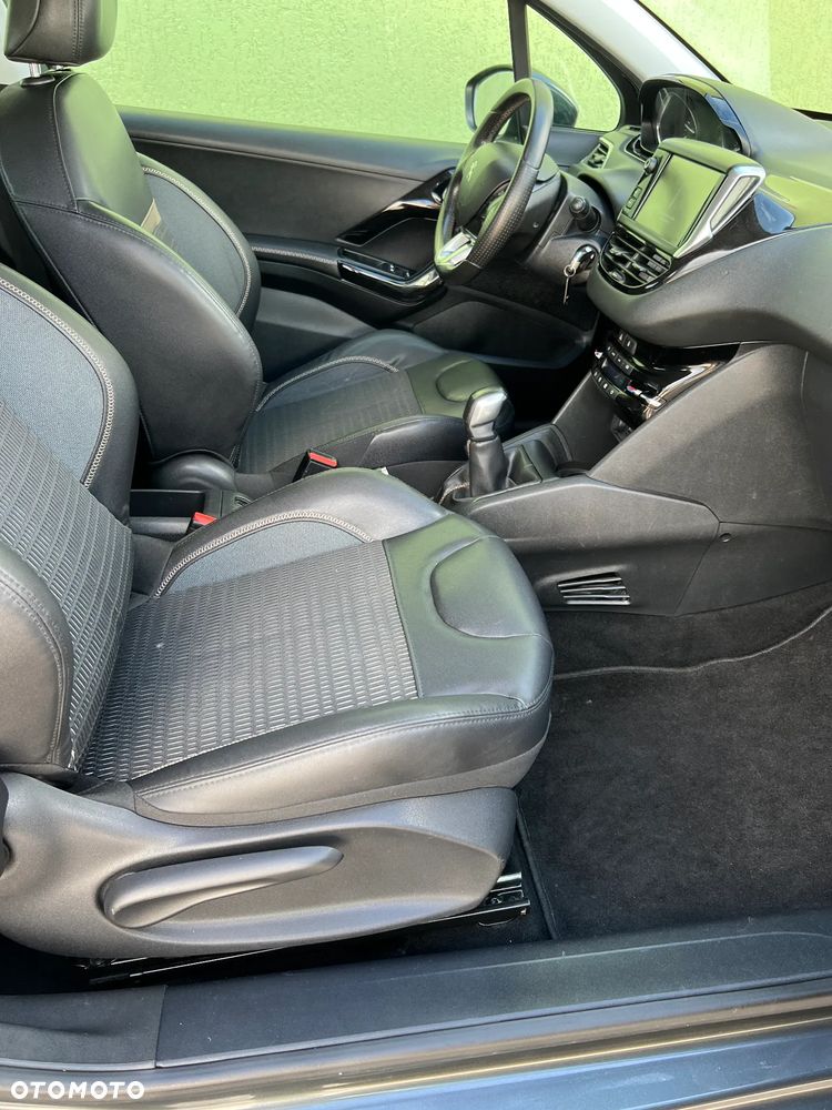 Peugeot 208 - 13