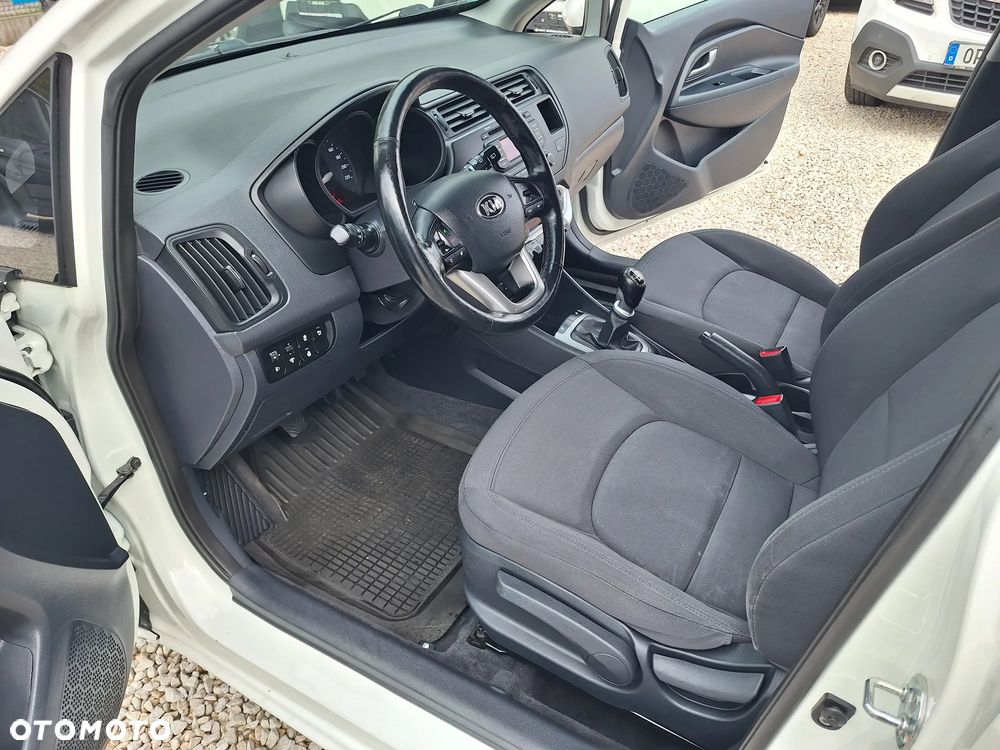 Kia Rio 1.4 Fifa World Cup Edition - 12