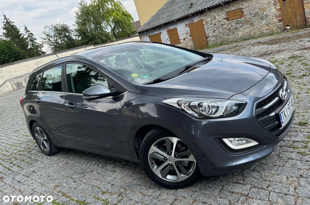 Hyundai i30 blue 1.6 CRDi Classic Navigation - 2