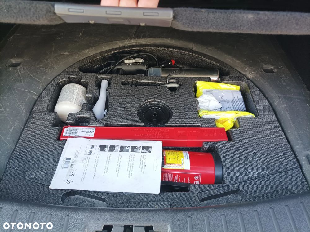 Ford Kuga 1.5 EcoBoost FWD ST-Line X - 17