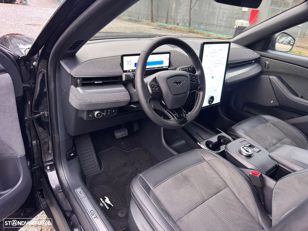 Ford Mustang Mach-E AWD GT - 5