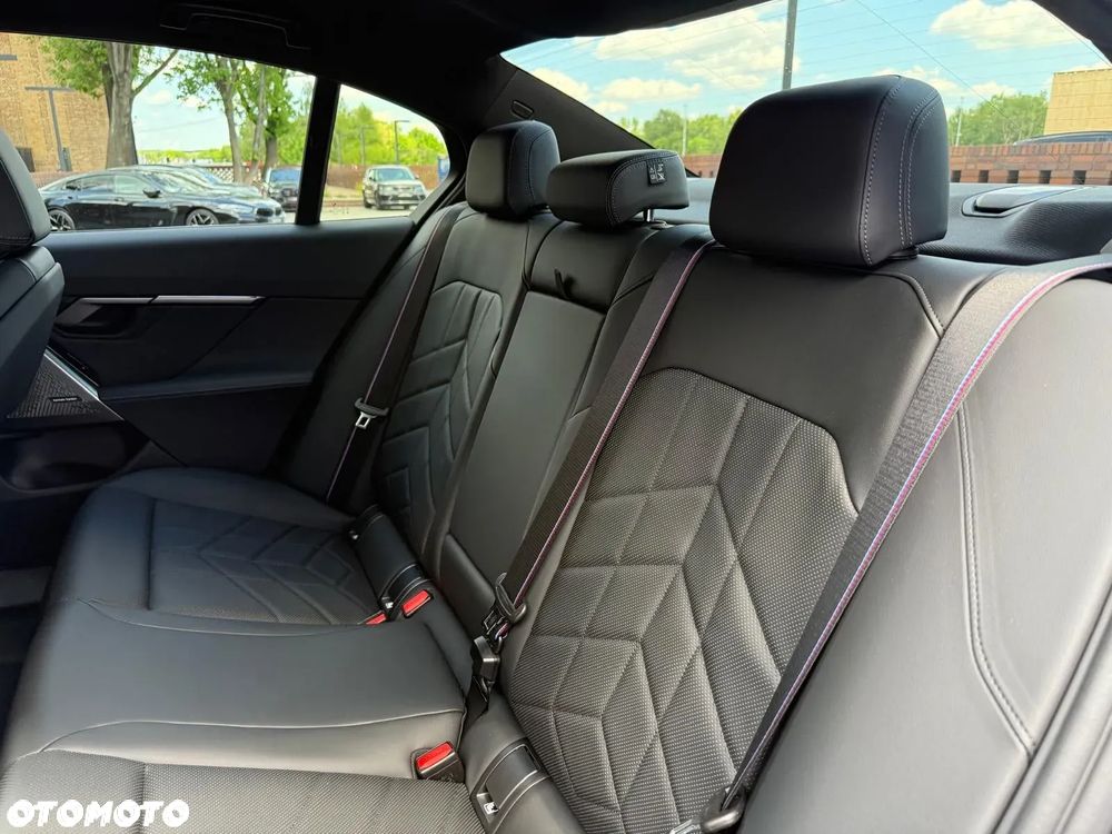 BMW Seria 5 520d xDrive mHEV - 17