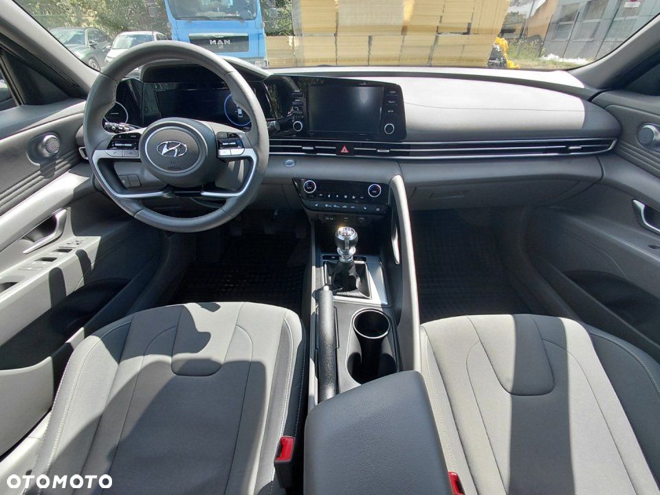 Hyundai Elantra - 10