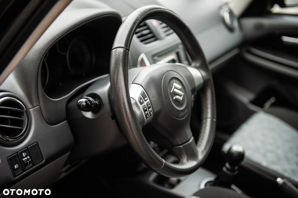 Suzuki SX4 1.6 Premium - 17