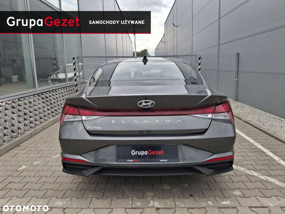 Hyundai Elantra - 5