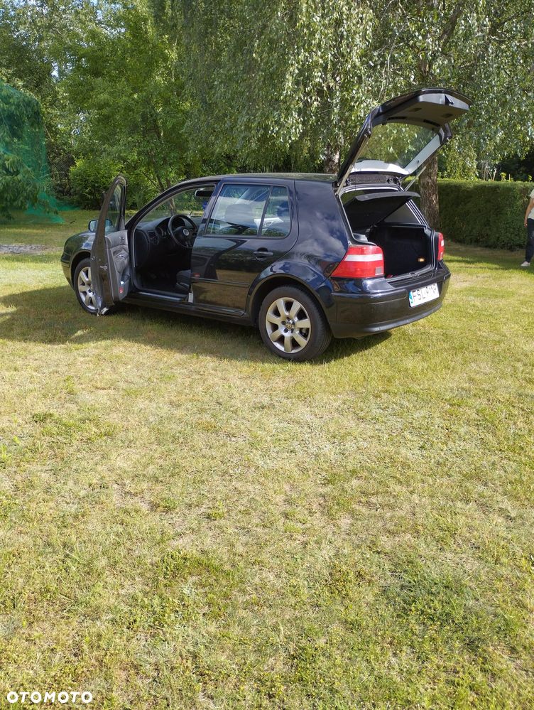 Volkswagen Golf - 1