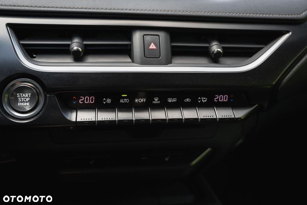 Lexus UX - 21