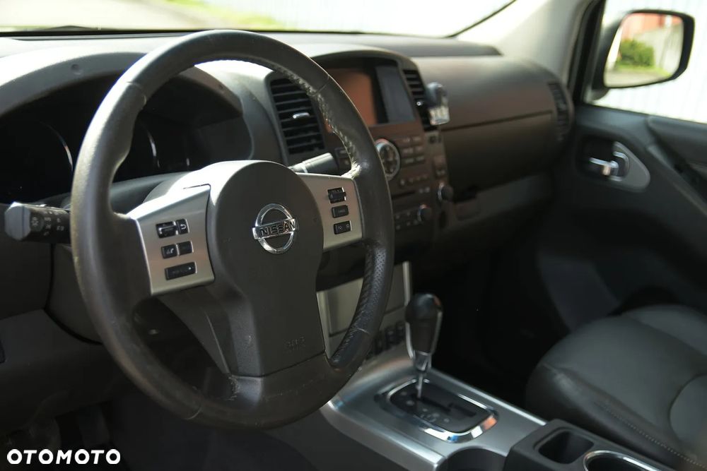 Nissan Navara 3.0 D V6 Platinum Long EU5 - 27